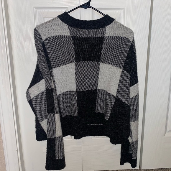 Forever 21 Sweaters - FOREVER 21 PLAID SWEATER (BLACK/WHITE/GREY)